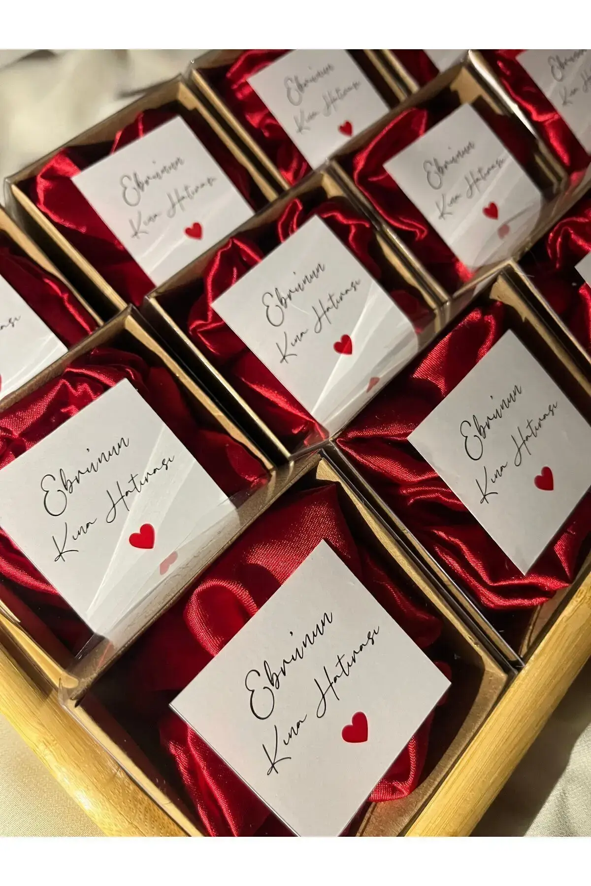 10 Adet Kutulu Kırmızı Saten Toka - Kına - Bride To Be