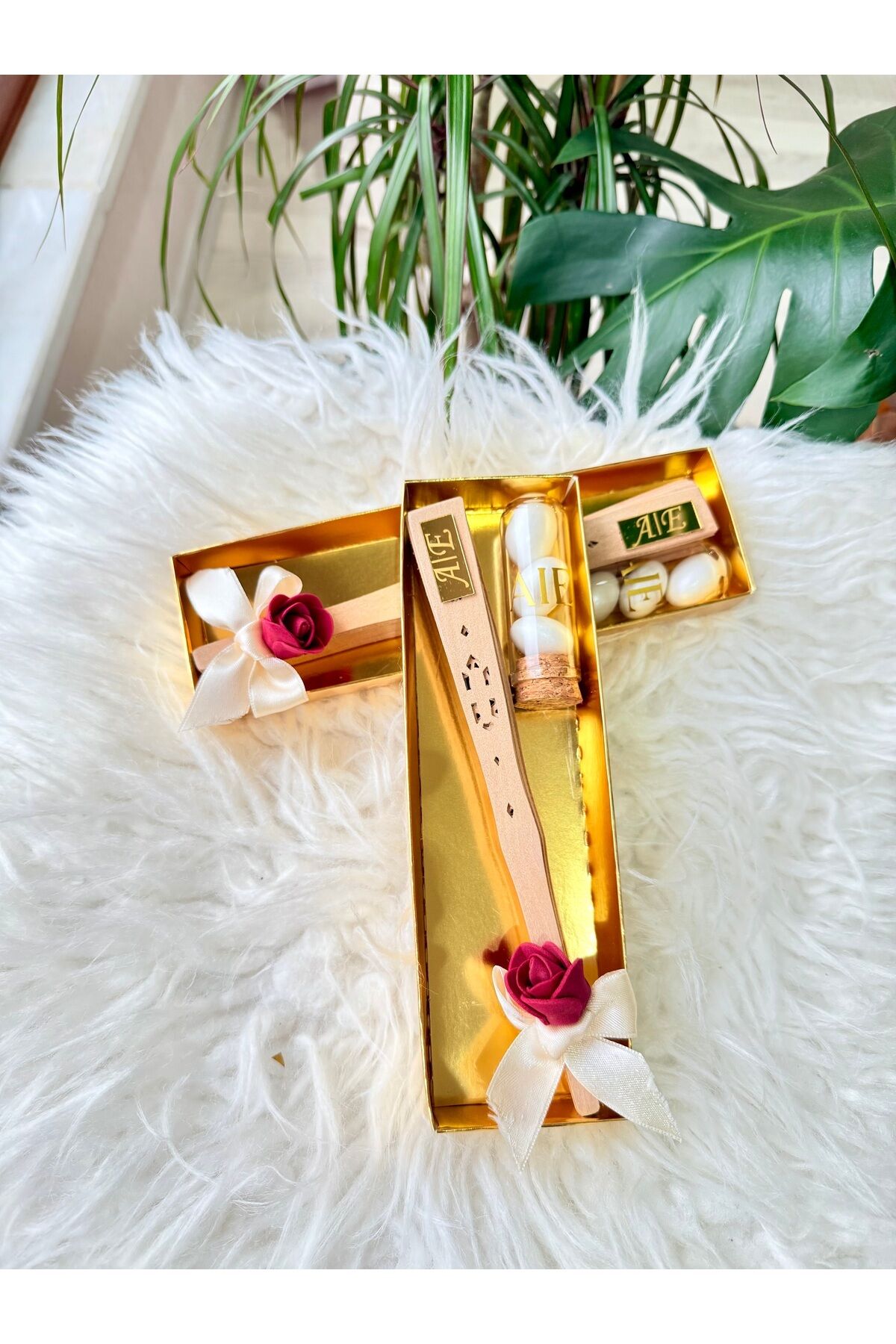 Kına-Düğün-Bride Hediyelik Yelpazeli Nikah şekeri Kırmızı Güllü 10adet